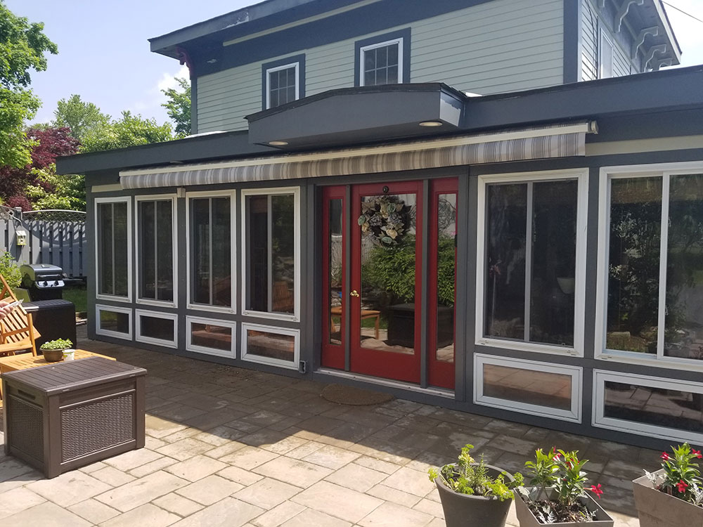 closed retractable awning